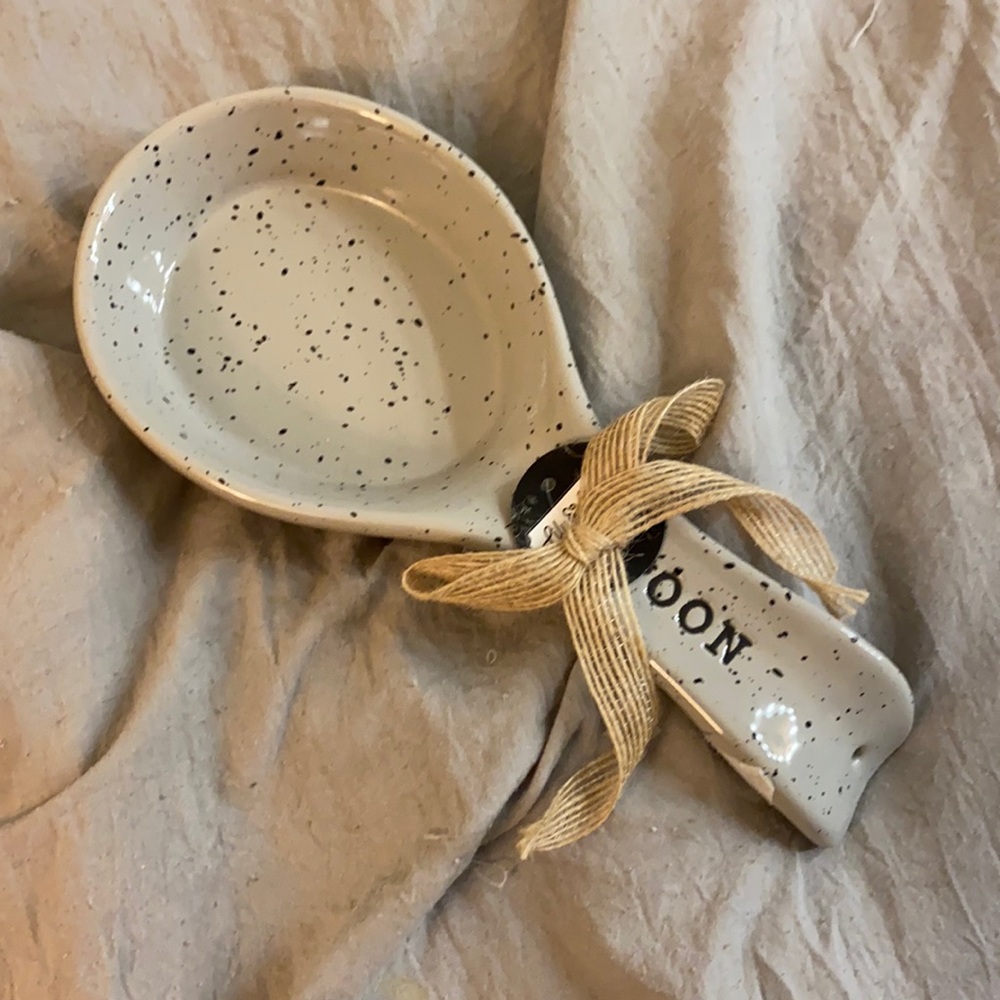 Spoon rest for spoons